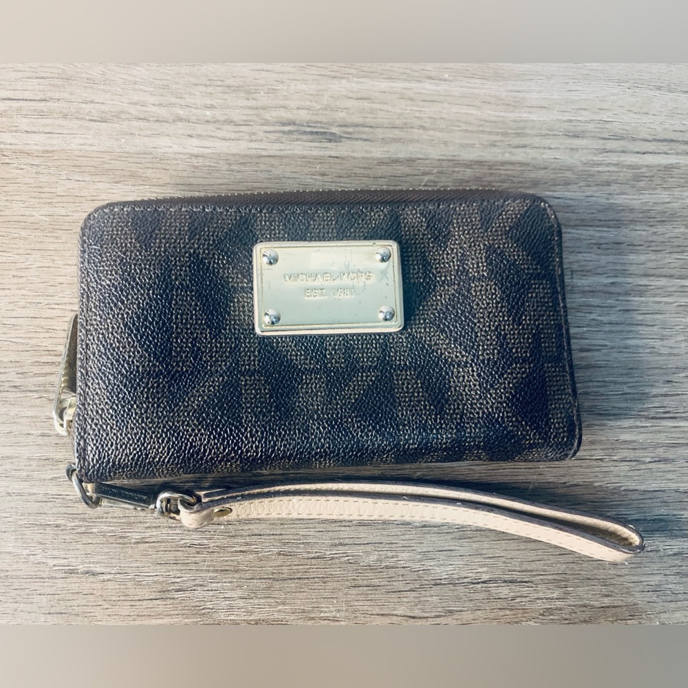 Michael Kors Signature Zip Around Wallet Wristlet